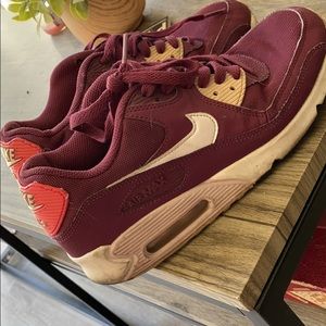 NIKE air max women’s size 8